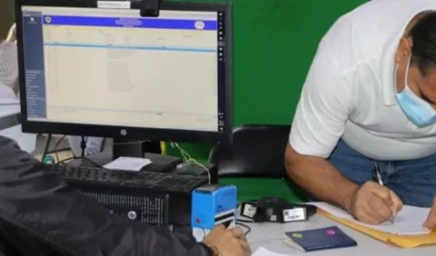 Un promedio de 59 residencias diarias se aprobaron a extranjeros entre enero y abril