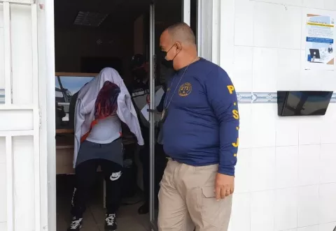 ¡Detenido! Sargento de la Policía Nacional es acusado de abusar de su hijastra de 12 años
