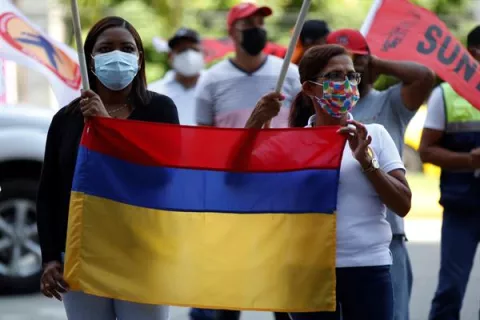 Manifestantes en Panamá piden a Duque 'parar la masacre' en Colombia