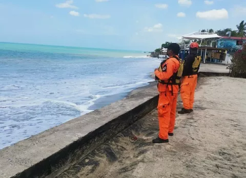 Alerta por corrientes de resacas en el Pacífico; olas podrían alcanzar los 2 metros