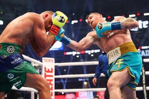 'Canelo' asegura que hace ver sus peleas fáciles porque se entrena duro