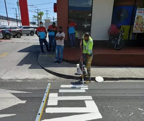 Incrementan señalización vial en escuelas de Colón para vacunación y clase semipresencial 