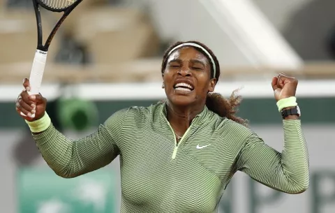 Serena Williams sufre más de lo previsto para acceder a la segunda ronda del Roland Garros
