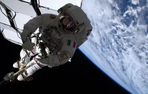 ¿Limpiar ropa interior en el espacio? Una pista: sin agua y con microbios