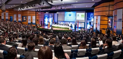 Minsa autoriza reanudar reuniones y congresos con aforo al 25% a partir del 10 de mayo