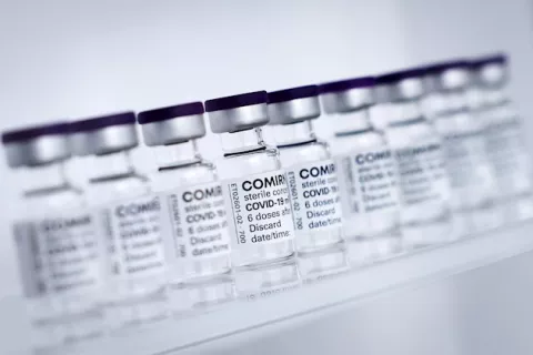 EMA evalúa relación casos de miocarditis y pericarditis con vacuna de Pfizer