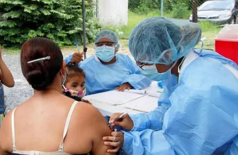 Personal de salud ha aplicado  27,962 dosis de vacuna contra la influenza