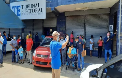 Jóvenes veragüenses promueven la inscripción en el partido Realizando Metas