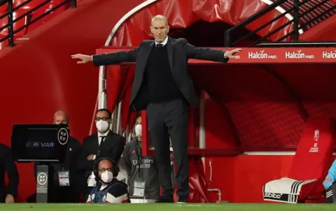 Zidane: 'Llega un momento que hay que cambiar por el bien de todos'