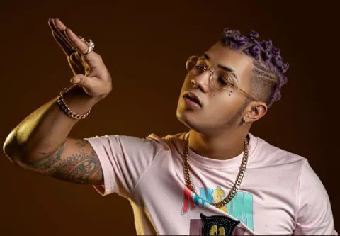 'El Boza' es tendencia en redes sociales luego del estreno de su canción 'En la Luna'
