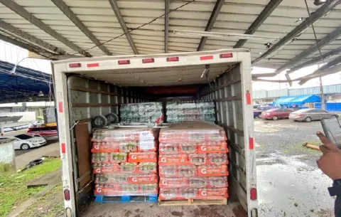 Decomisan un camión con bebidas de contrabando en la Zona Libre de Colón