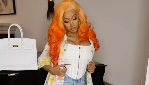 Cardi B genera comentarios tras anunciar que será madre por segunda vez