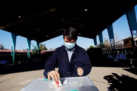 Cierran las urnas en Chile y comienza conteo de votos de comicios regionales