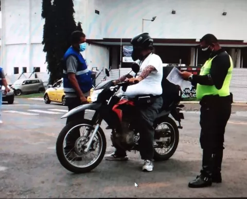 Inspectores del Minsa verifican transporte de alimentos en Chitré