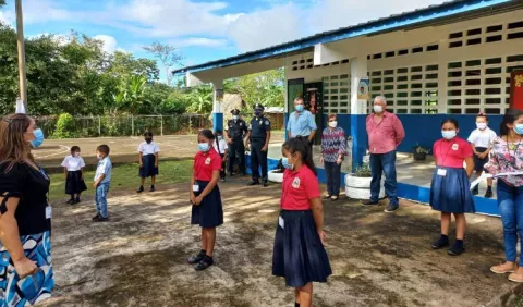 Clases semipresenciales comienzan entre indignación y denuncia de presiones