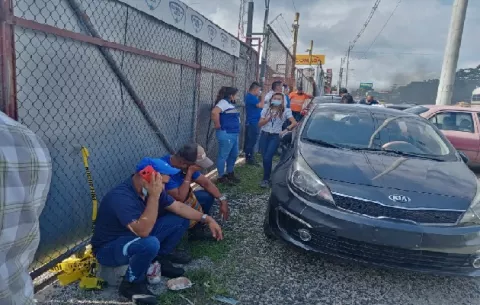 Trabajadores de la Estrella Azul en Colón se van a huelga y exigen mejoras salariales