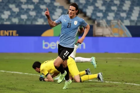 Edinson Cavani sella el boleto de Uruguay a los cuartos de final en la Copa América