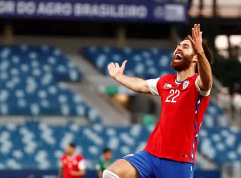 Chile sella una delgada victoria sobre Bolivia en la Copa América