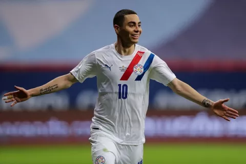 Paraguay llega a cuartos de la Copa América gracias a la inspiración de Miguel Almirón