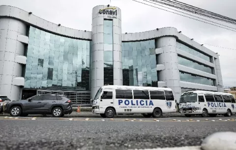 Detienen a empresarios y funcionarios por supuesta corrupción en Costa Rica