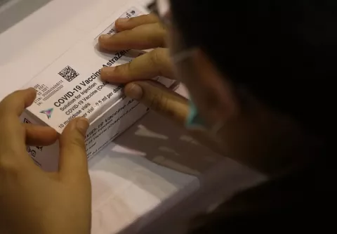Covid-19: Italia pondrá en segunda dosis Pfizer o Moderna, luego de aplicar la AstraZeneca