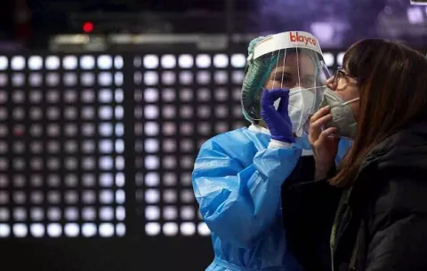 Afecciones al cerebro y la salud mental  son la norma más que la excepción en la covid-19, revela estudio