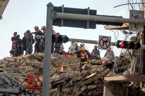 Nuevas cifras del derrumbe en Miami: 10 muertos y 151 desaparecidos