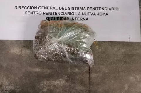 Dron deja caer un paquete con presunta droga en La Nueva Joya