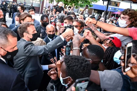 [VIDEO] Abofetean al presidente de Francia, Emmanuel Macron, durante un viaje oficial