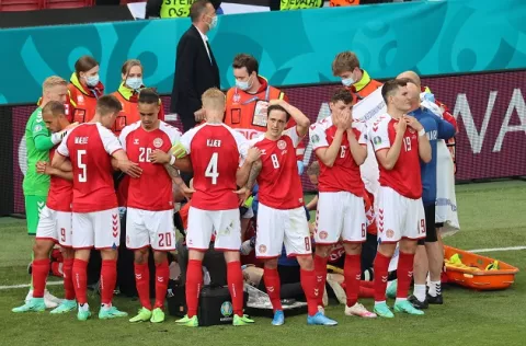 Eriksen se encuentra 'despierto' y ha sido traslado a un hospital