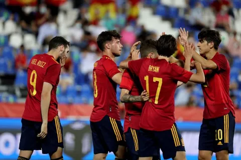 España, con un joven equipo, logra una dominante victoria en amistoso de cara a la Eurocopa