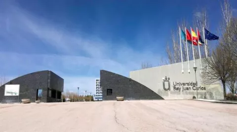 Un equipo español diseña un reactor para transformar residuos plásticos