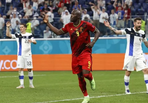 Romelu Lukaku atinado; Bélgica termina encabezando el grupo B de la Eurocopa