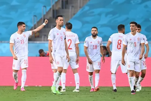 España renace y avanza a los octavos de final de la Eurocopa