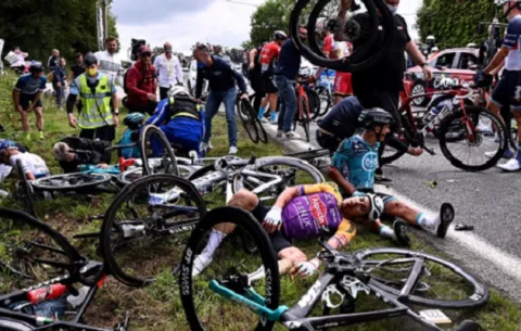 Tour de Francia busca a la fanática que provocó una grave caída