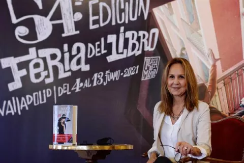 La autora María Dueñas y el cantautor Marwan acudirán a Feria del Libro de Panamá