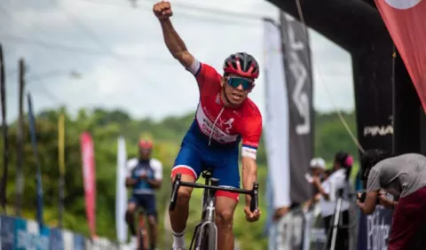 Franklin Archibold vence en el remate final a Jurado y manda en la ruta 