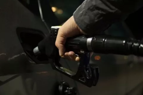 Gasolina de 95 y 91 baja un centavo a partir de este viernes