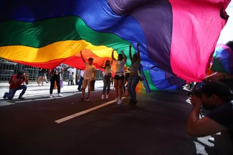 Google Arts & Culture propone conocer más a fondo la bandera del Orgullo 
