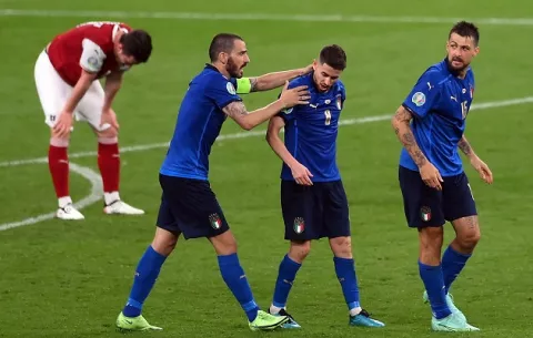 Italia y Dinamarca  avanzan a los cuartos de final de la Eurocopa