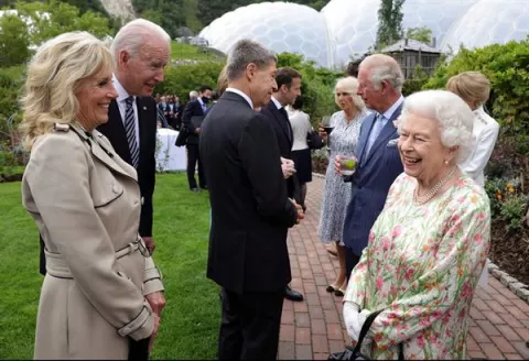 Isabel II recibe a los Biden en el castillo de Windsor