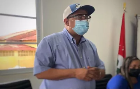 Alcalde de Aguadulce, Jorge Herrera, es trasladado a la ciudad de Panamá, tras padecer covid-19