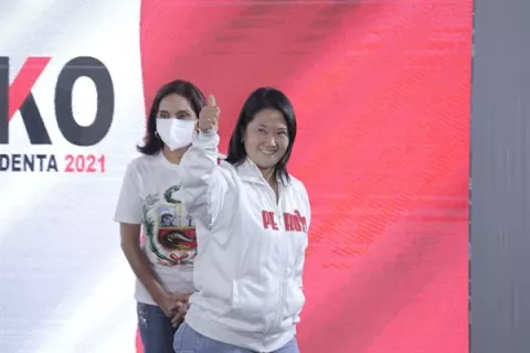 Keiko Fujimori aventaja a Pedro Castillo en 0,7 puntos, con el 90,5 % de votos contados