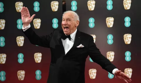 Mel Brooks cumple 95 años probando suerte en las redes sociales