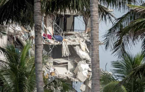 Entra en fase crucial la búsqueda de supervivientes del derrumbe en Miami-Dade