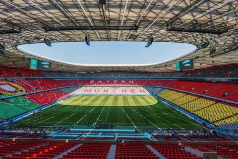 Múnich carga contra la UEFA por prohibir iluminar con el arcoiris LGTBI 