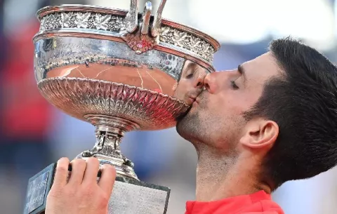 El serbio Novak Djokovic 'sigue a la caza' de Rafa Nadal y Roger Federer