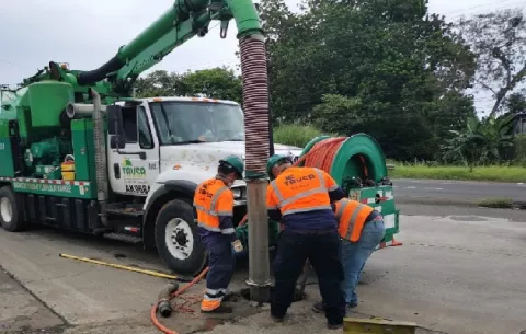 Usan la red de alcantarillado de Arraiján y La Chorrera para desechar lubricantes