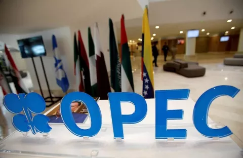 OPEP+ busca  consenso para fijar su oferta del crudo a partir de  agosto