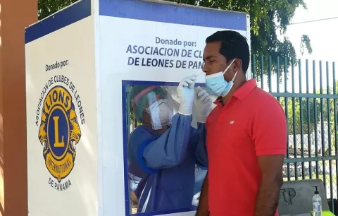 Casos diarios de covid-19 superan los mil por tercer día consecutivo en Panamá